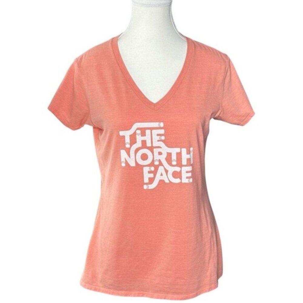 The‎ North Face Womens Athletic Slim Fit V-Neck Graphic T-Shirt Clay Pink Medium